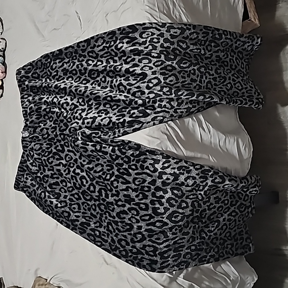 Cheetah sweat pants never warn